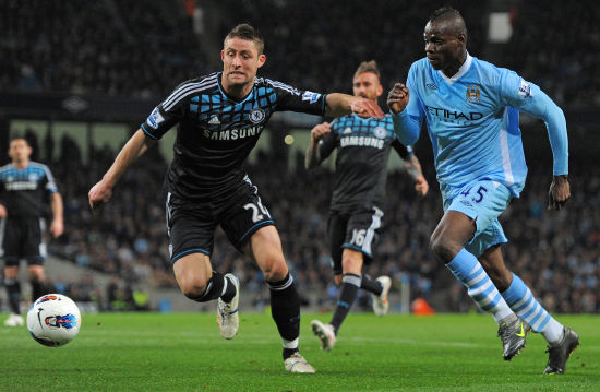 详解棒球规则中的打击区内足部越界判定打者心态与位置的关系