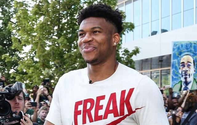 公测前1天，《鸣潮》全球多地登顶