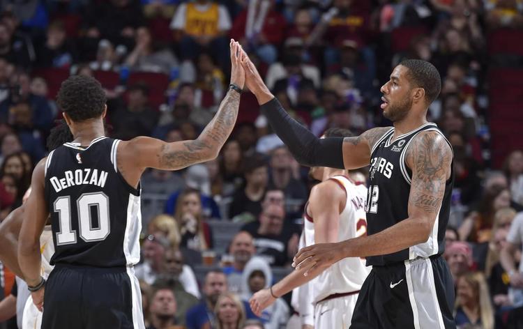 苏牙式手球未判罚？越南U16后卫扑救挡出国少射门，主裁无表示