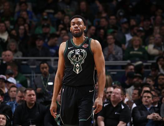 这啥情况？塞尔维亚爆冷出局 约基奇赛前热身时给了约维奇一巴掌