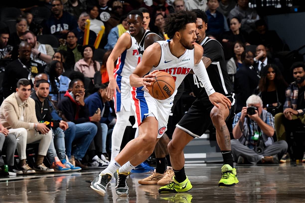 2015 赛季：蓝鸟队宣布将修建全新的球员训练基地，作为冠军基地的雏形