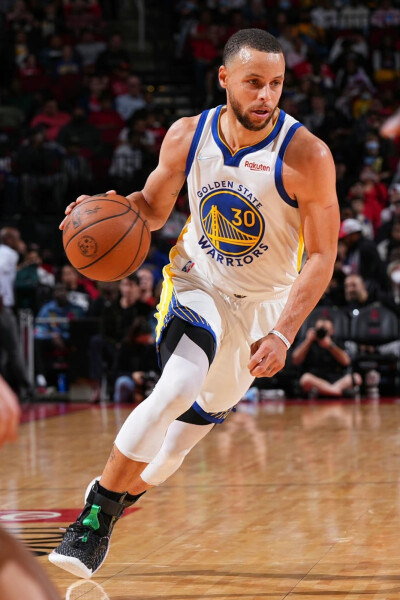 中国男足抵达沙特备战世预赛18强赛