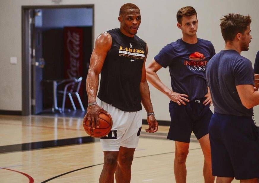 官方：西班牙女足归化25岁原尼日利亚籍前锋伊马德