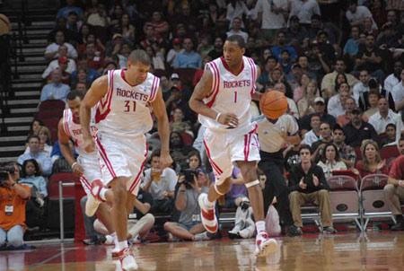 曼联毫无斗志，问题积重难返！球迷竟喊话请回阿莫林，阵容是病根