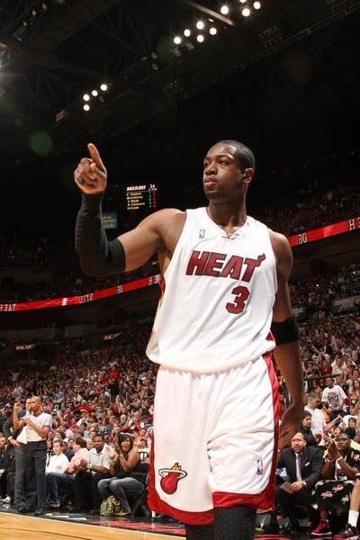 [NBA]詹姆斯1297场连续得分上双纪录终结 湖人绝杀猛龙