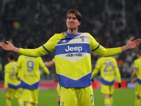 足球世界杯预选赛爆大冷，排名前五的强队遭淘汰