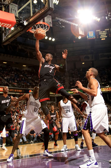 德甲彩经：拜仁主场轻取狼堡，门兴力克奥格斯堡的战术分析与前瞻